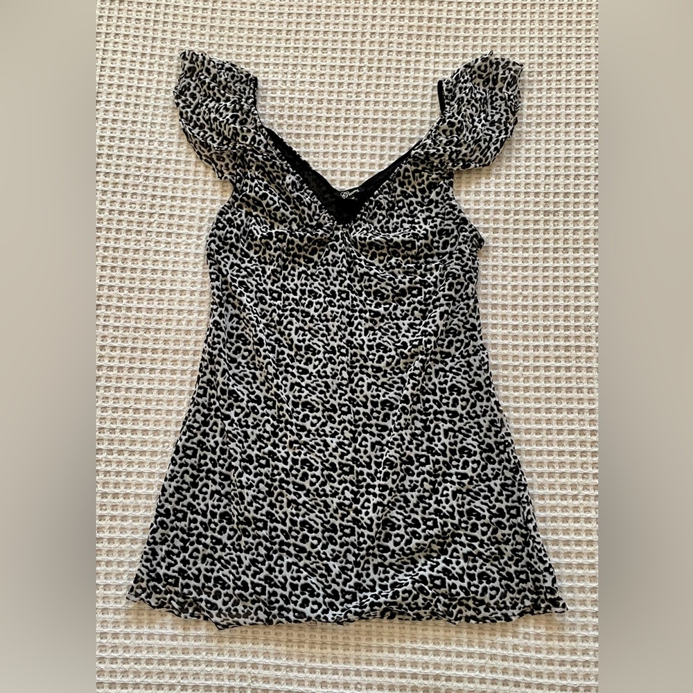 Guess Animal Print ruffled cap short sleeve v neck top size small